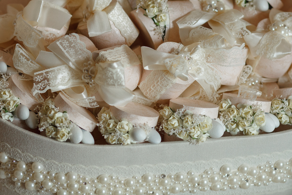 How You Can Make Fascinating and Innovative Wedding Favor Boxes