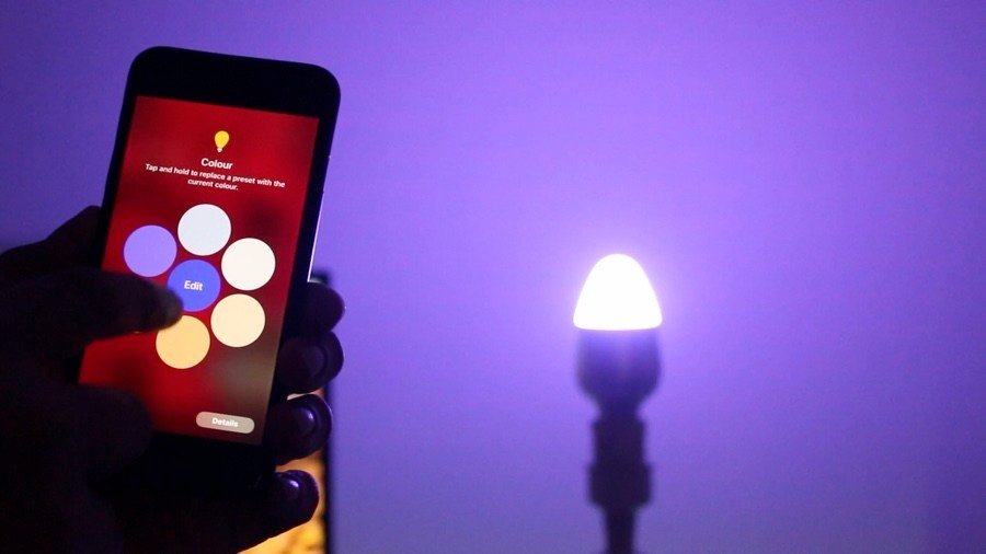 How to change the color of the light in the iPhone
