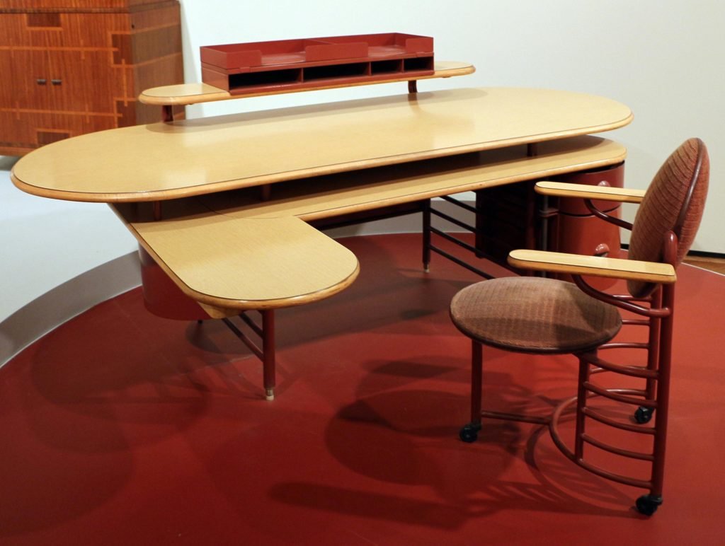 What Are the Benefits of Using Plywood for Making Office Furniture?