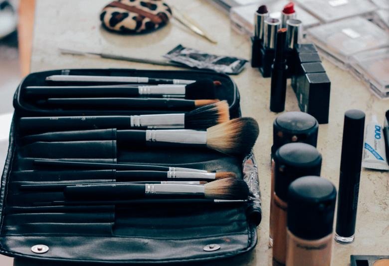 Top 5 Tips for Starting Online Makeup Store in Pakistan